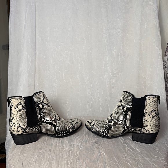 Esprit Women’s TYLEE Leather Ankle Boots 8.5 Heeled Black White Snake Print NWT - Picture 7 of 16